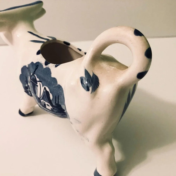 Vintage Delft Style Cow Creamer 6 Inch Long Figurine Flowers Windmill - Picture 6 of 15
